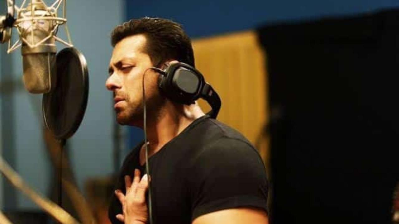 While being a superstar on screen, Salman Khan is also a singer. He lent his voice to the song Hangover from his film, Kick, in 2014. The actor went on to sing Main Hoon Hero Tera in Hero, which was produced by his home banner. His latest song was Jee Rahe The Hum from Kisi Ka Bhai Kisi Ki Jaan